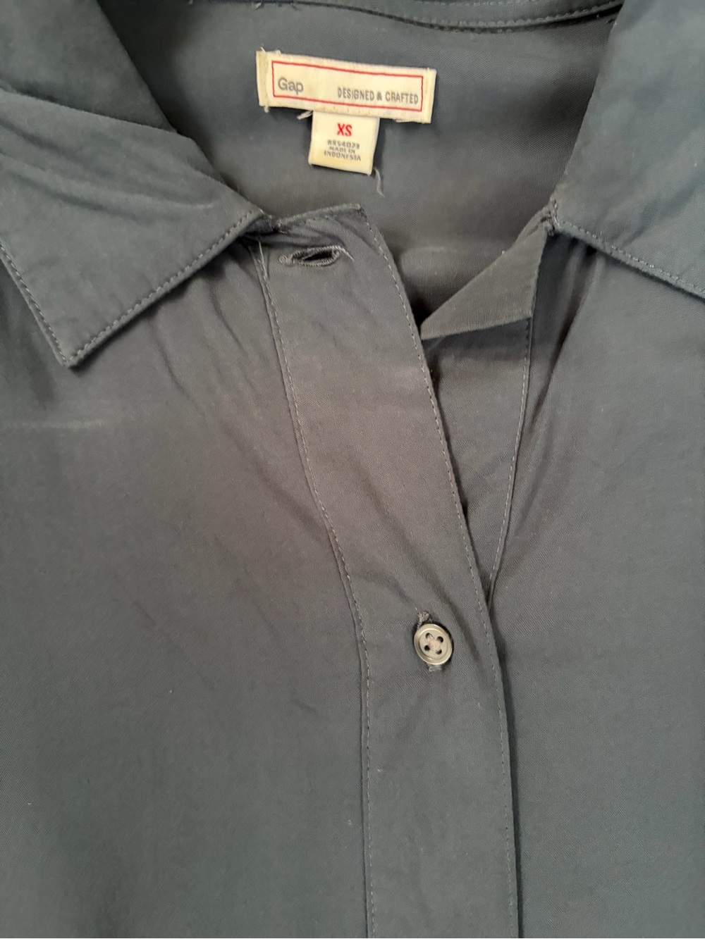 GAP Men’s Short-Sleeve Button-Down Shirt - Picture 2 of 2